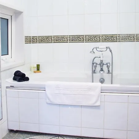Basement Beauty Bennett Street Apartment Bath Exterior photo